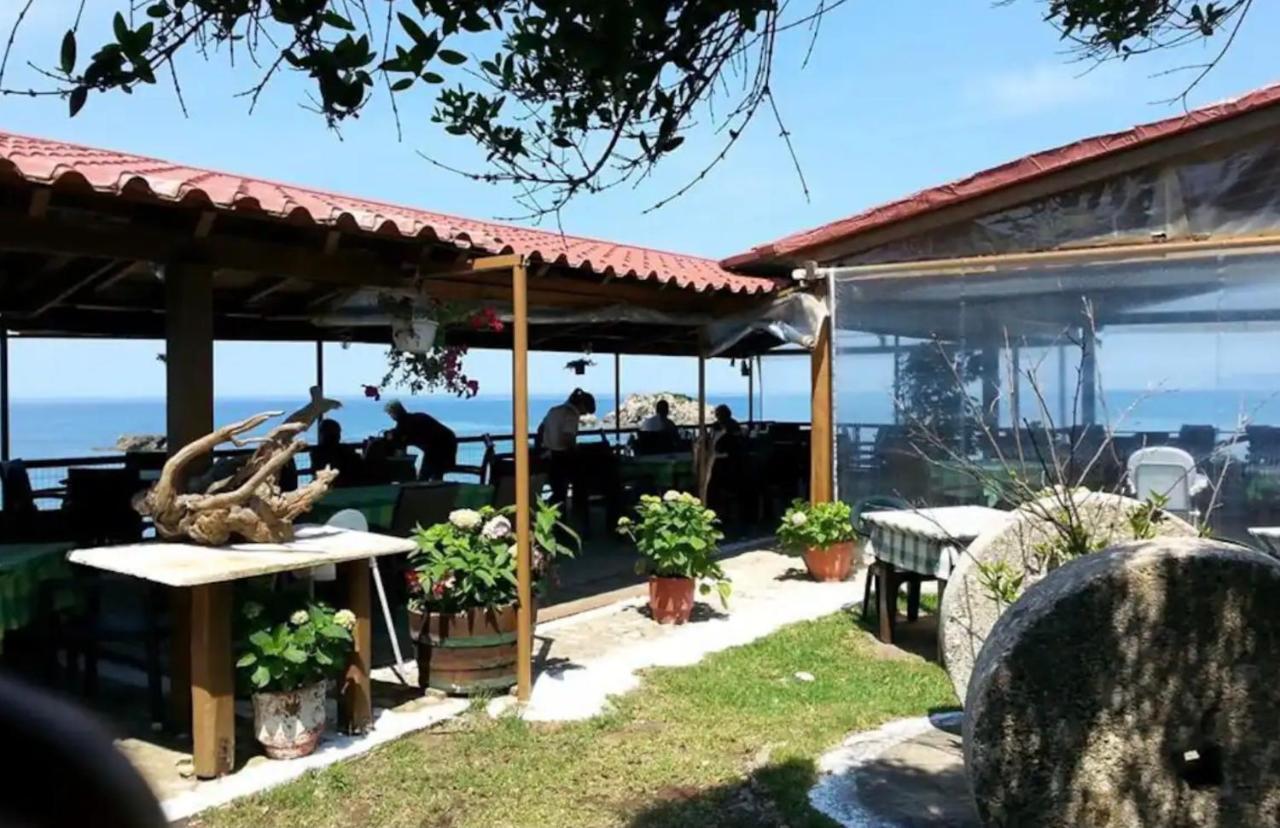Stefanias Prasoudi Beach Agios Matthaios  Экстерьер фото